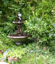 Brunnen g